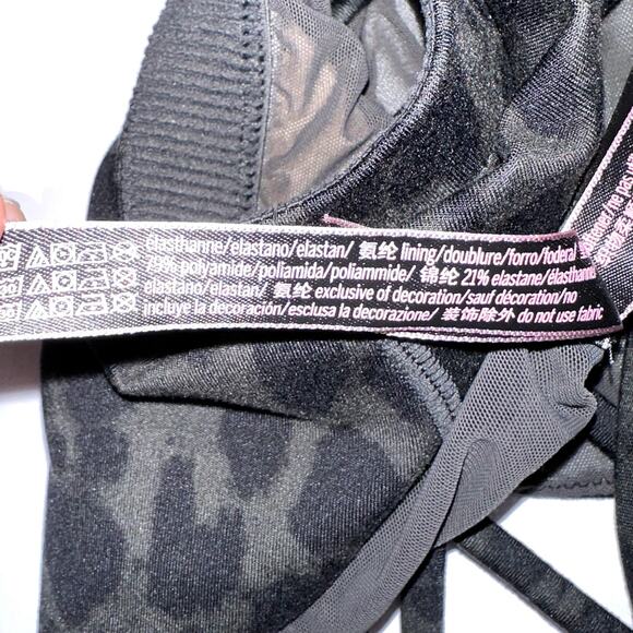 Victorias Secret Strappy Black Leopard Print Low Impact Sports Bra Size Large - Picture 9 of 12